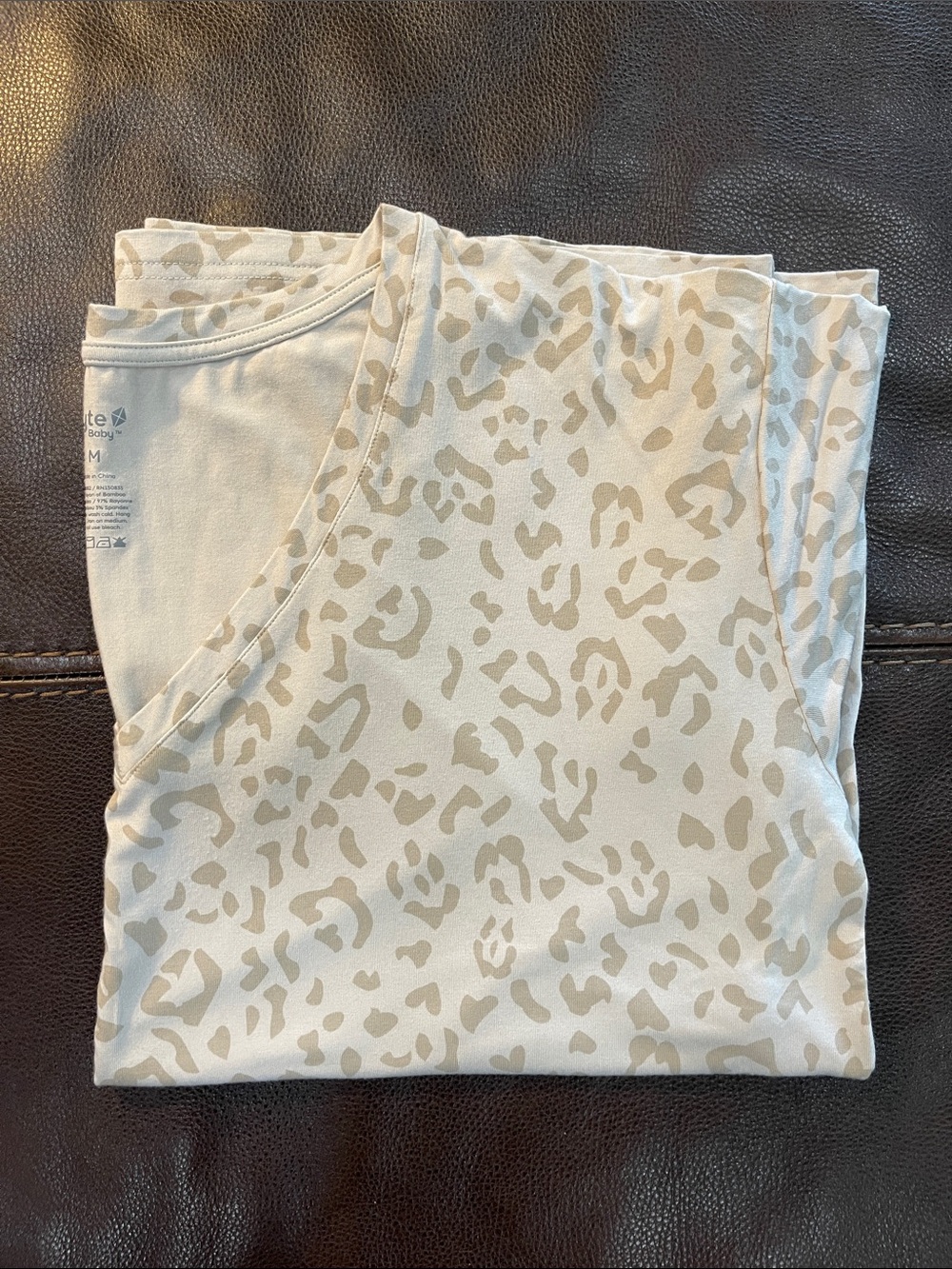 Kyte Baby M Oat Leopard Women’s V-Neck Top